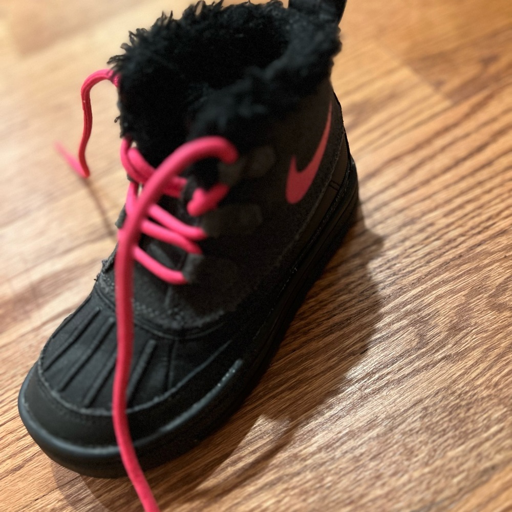 Nike snow boots